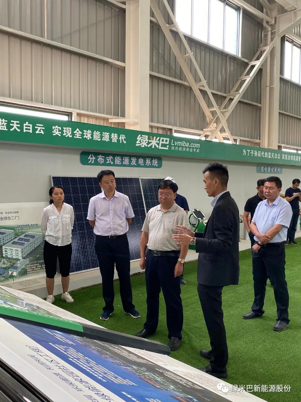曲靖市委組織部常務(wù)副部長(zhǎng)李建華、麒麟?yún)^(qū)委副書記謝茂華、麒麟?yún)^(qū)委常委、區(qū)委組織部部長(zhǎng)王軍一行蒞臨綠米巴產(chǎn)業(yè)園專題調(diào)研